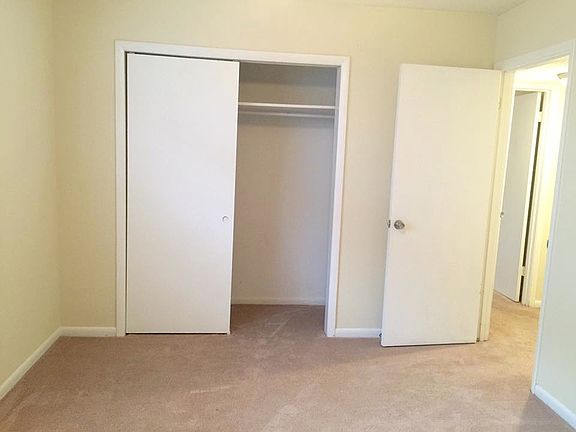 13x11 room with nice big 2 sliding door closet