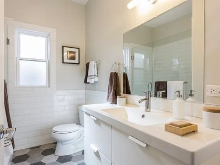2434 N Avers Ave #2 — Photo 8