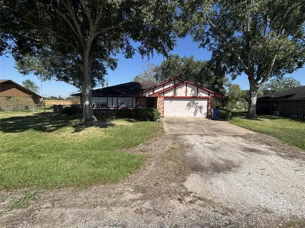 512 Francis St, West Columbia, TX 77486