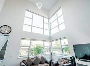 2225 Holdom Ave #304, Burnaby, BC V5B 0A1