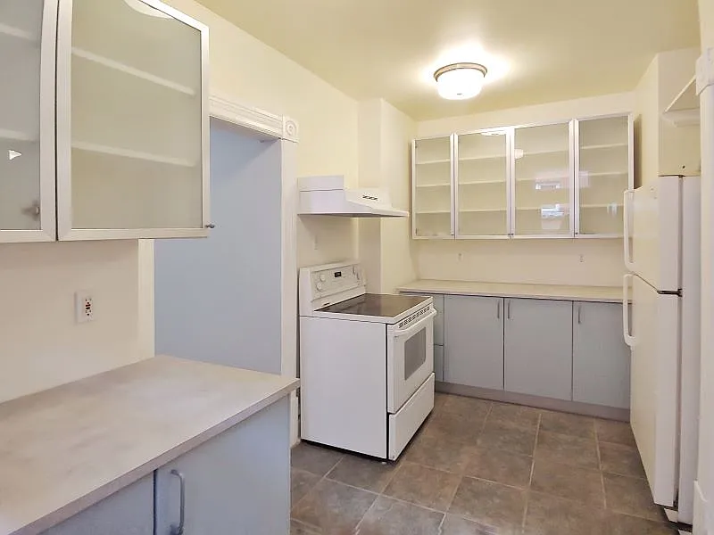 501 Gilmour Street-1 — Photo 4