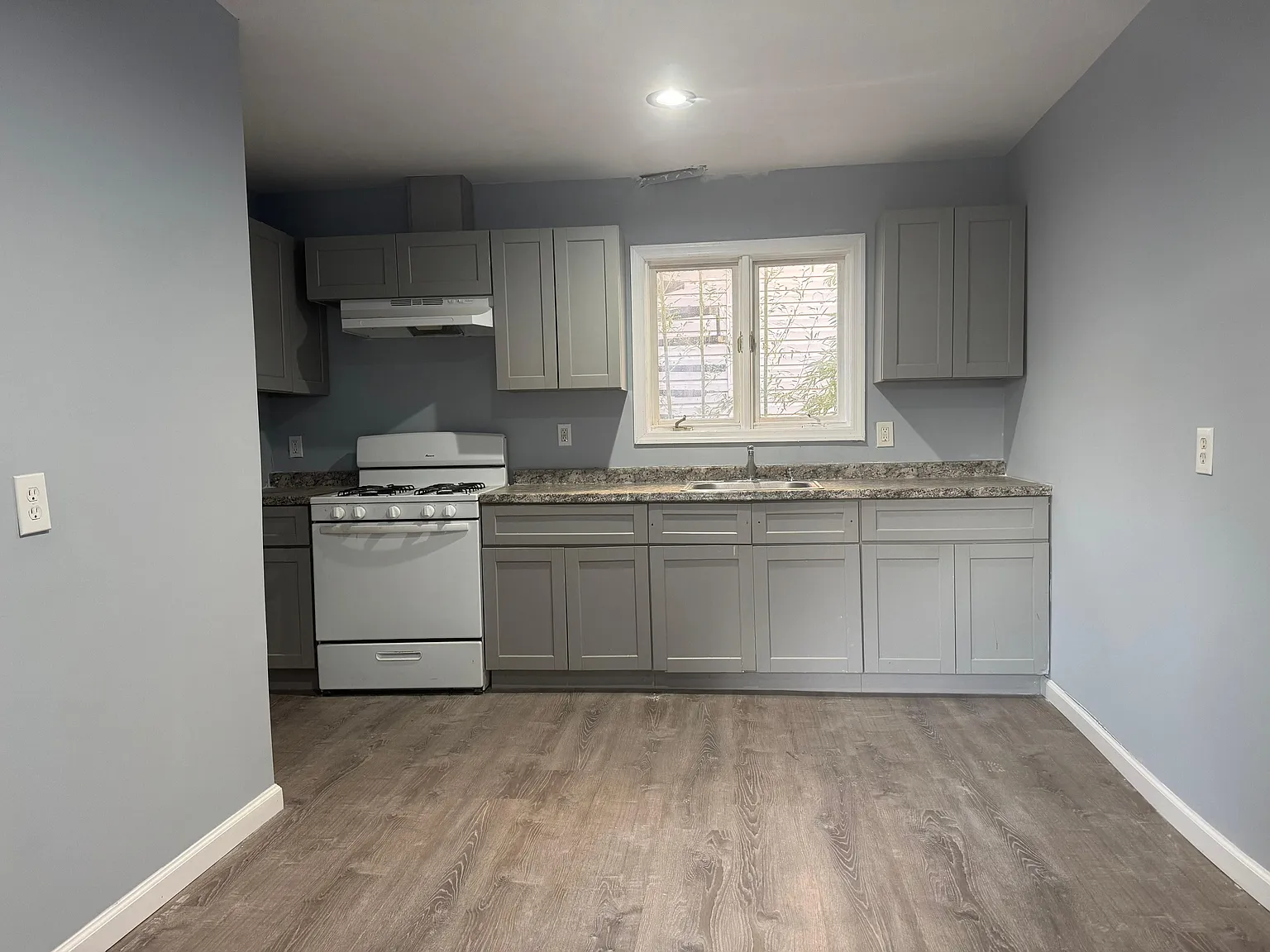 6 bed, 2256 sqft, $4,500 — Photo 3