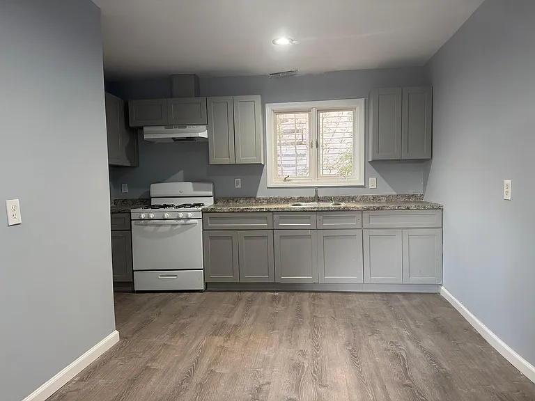 704 Park Ave — Photo 3