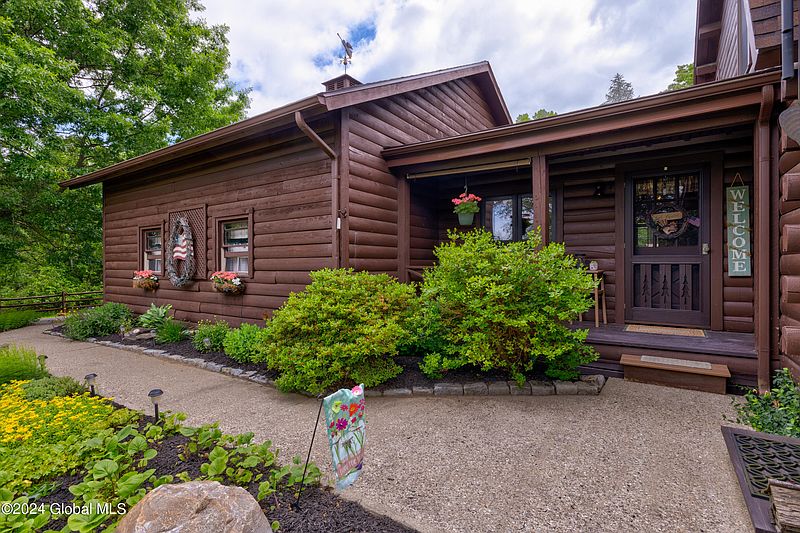 3rd image of 974 Valley Falls Road
