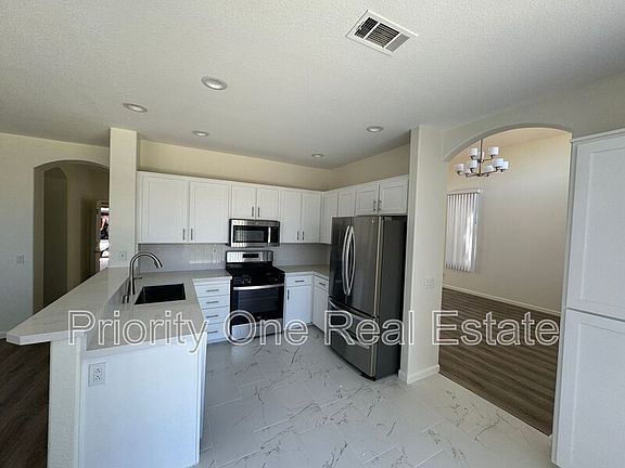 2nd image of 560 Calle Capistrano