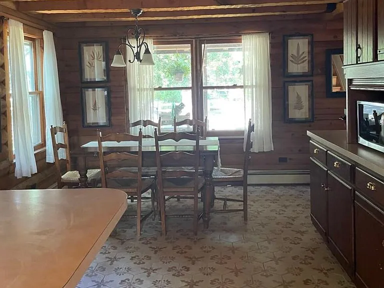 375 Arrowhead Dr — Photo 3