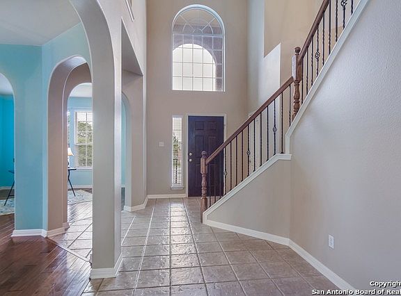 3rd image of 8202 Creekrun Path