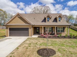 1142 Warbler Dr, Jefferson, GA 30549