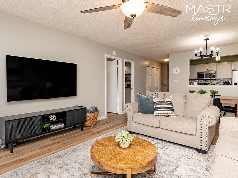 136 Sussex Dr — Photo 21
