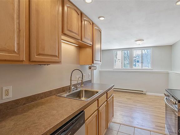 4th image of 105 Watertree Dr #105