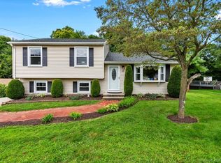 59 Robertson Dr, Hamden, CT 06518