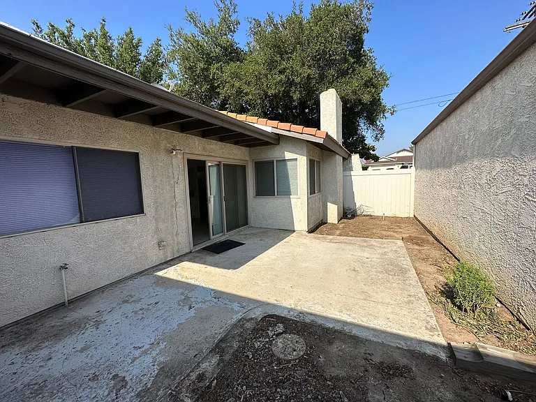 1594 Christopher Ln — Photo 35