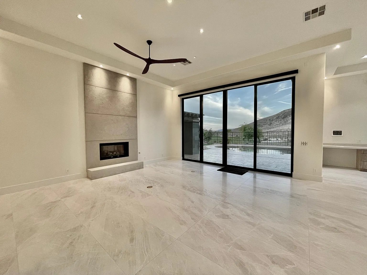 5 bed, 4961 sqft, $26,500 — Photo 4