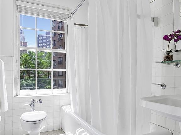 5th image of 14 Sutton Pl S APT 6E