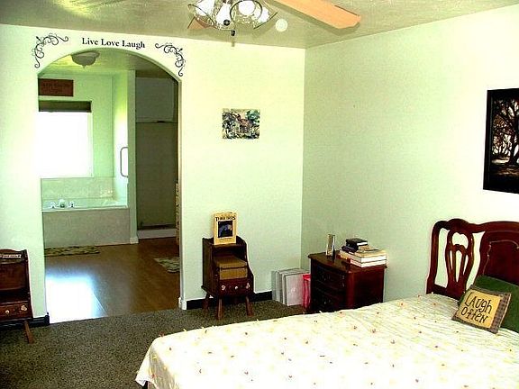 4th image of 2961 N Highpoint Dr