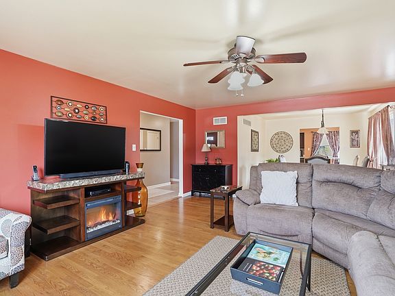 4th image of 18439 Locust St
