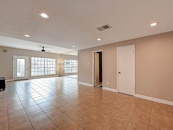 4th image of 2232 S Piney Point Rd APT 103