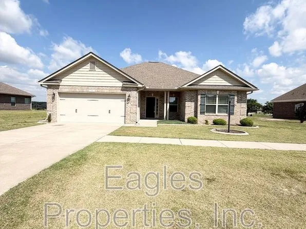 205 S Merganser Dr, Pikeville, NC 27863