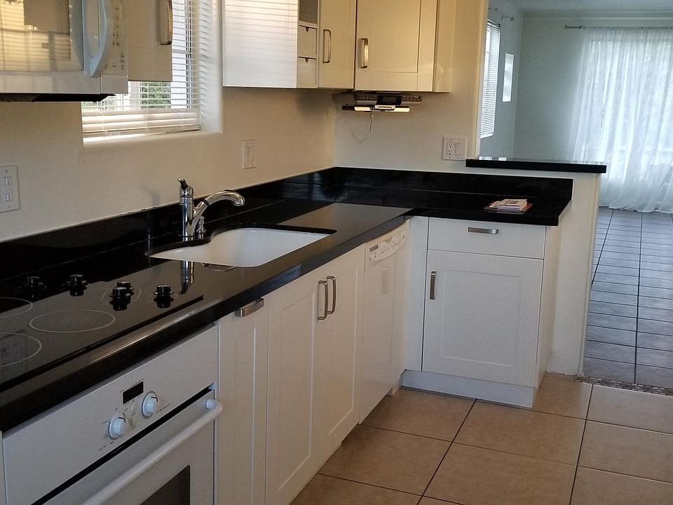 2nd image of 15 E Rose Ln