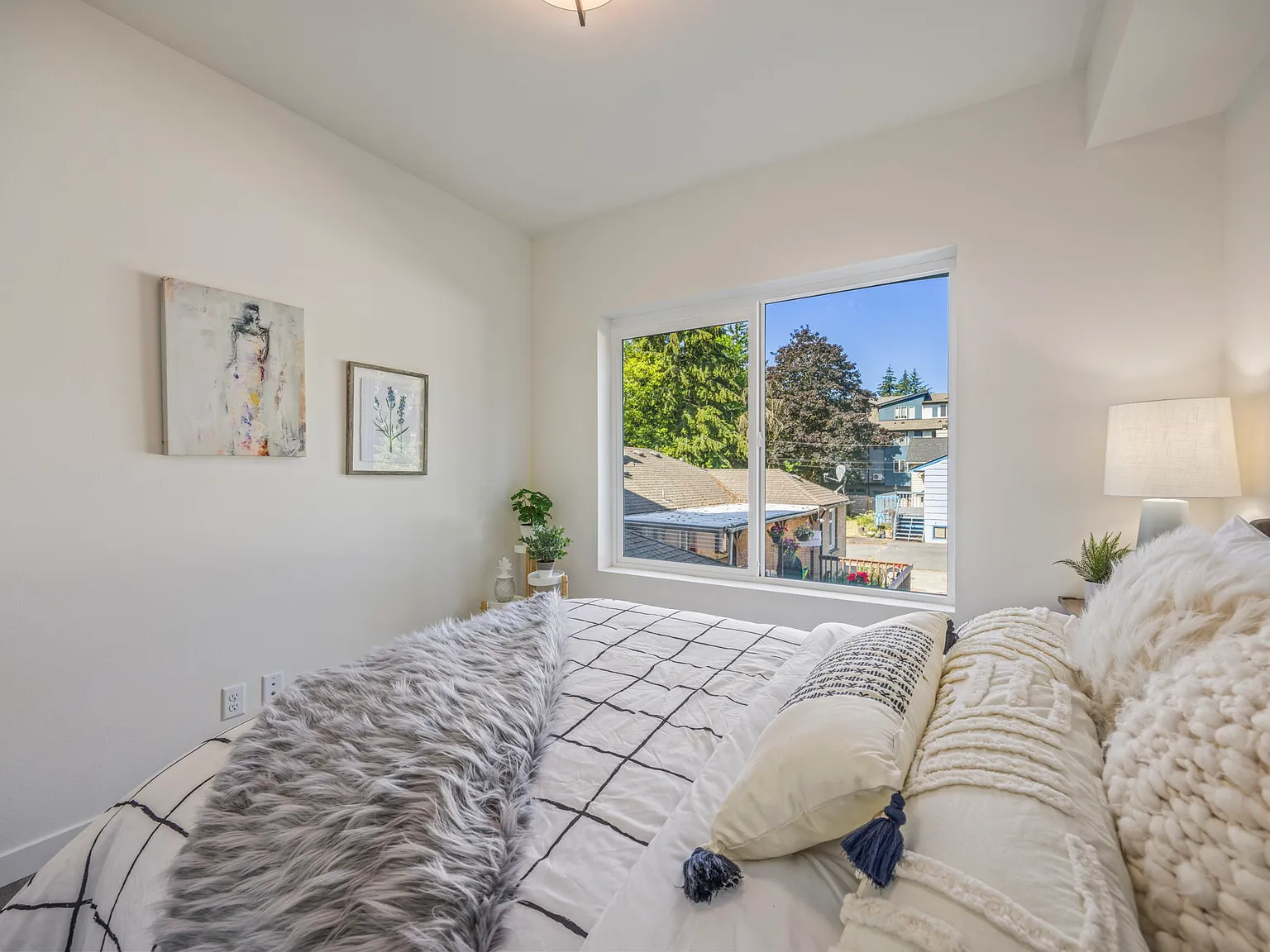 2 bed, 643 sqft, $1,719 — Photo 2