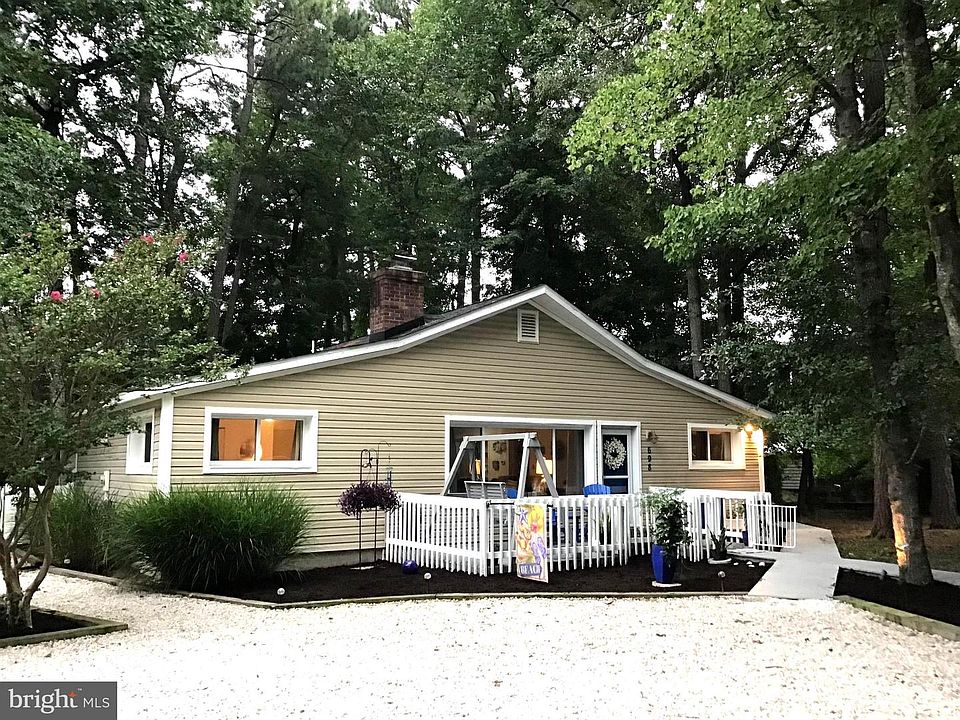 1st image of 698 Collins Ct
