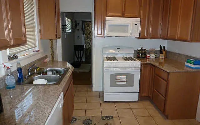 2 bed, 1200 sqft, $2,400 — Photo 3