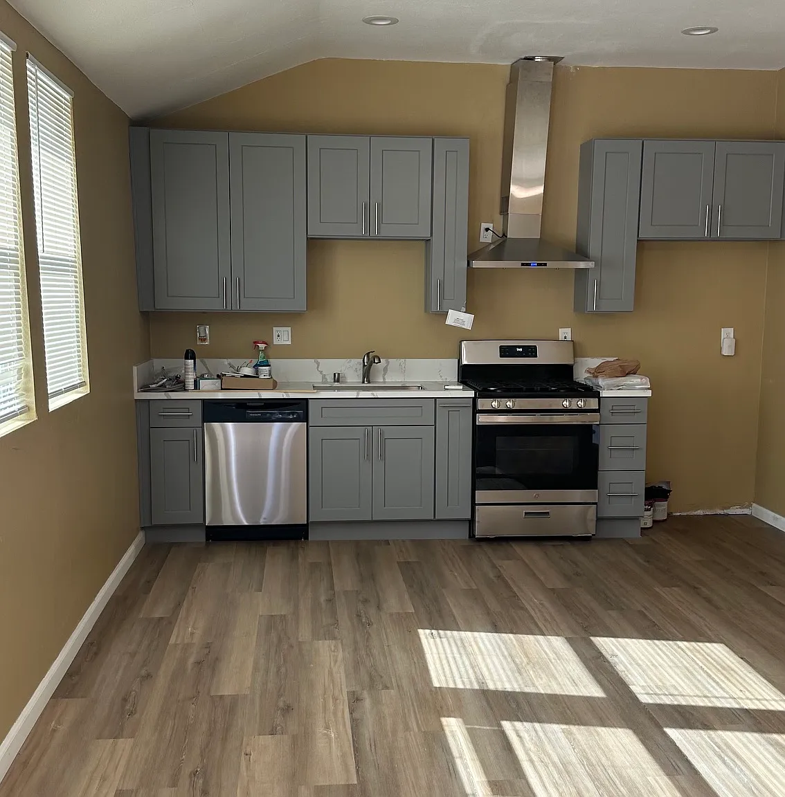 2 bed, 600 sqft, $2,500 — Photo 2