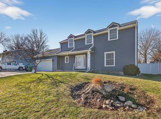 914 Lynda Rd, Waterloo, IA 50701