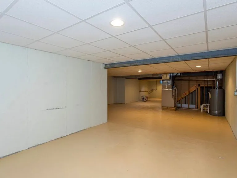 105 Farrington Ct — Photo 11