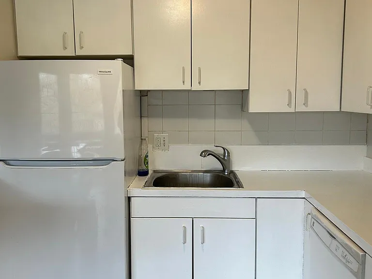 1010 Sanlin Dr — Photo 6