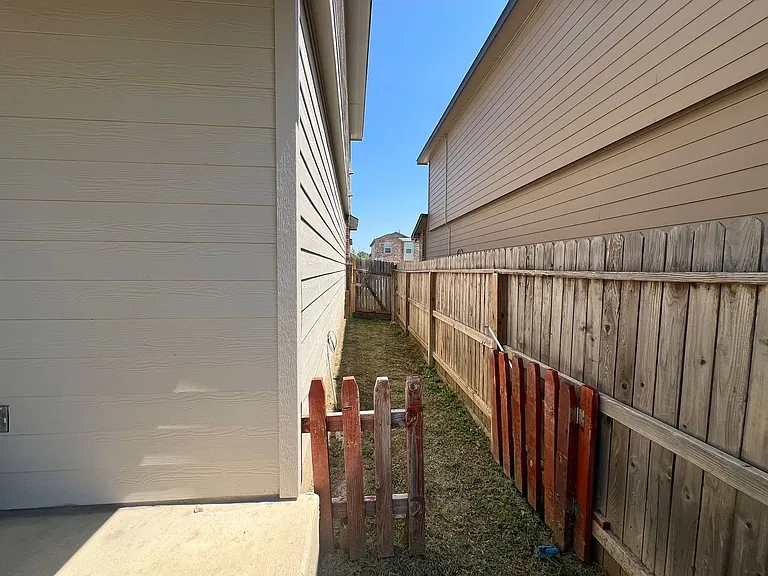 3319 Angus Xing — Photo 19