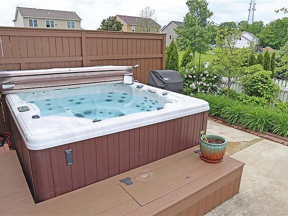 4th image of 7556 Oakwilde Dr