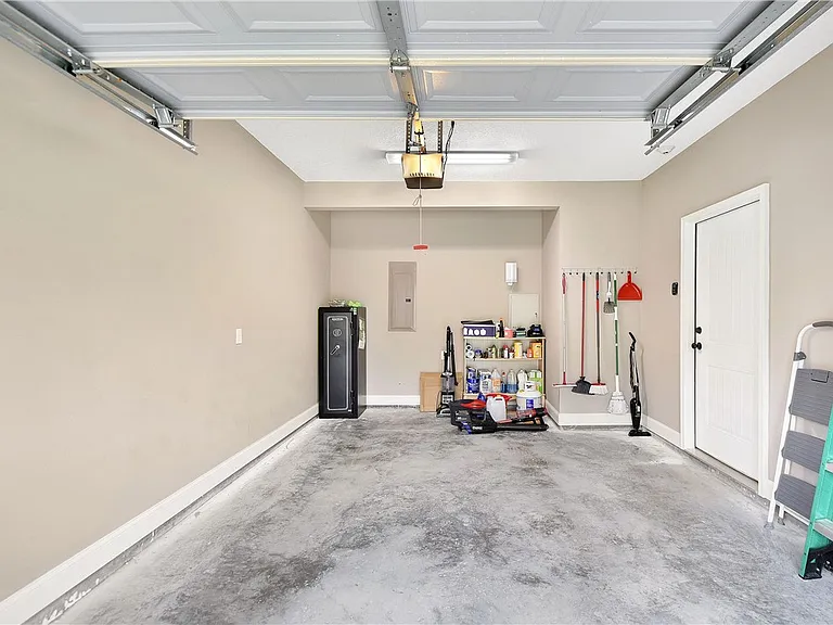 510 Mariners Cir — Photo 31
