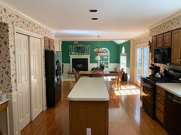 3rd image of 4 Dogwood Ct