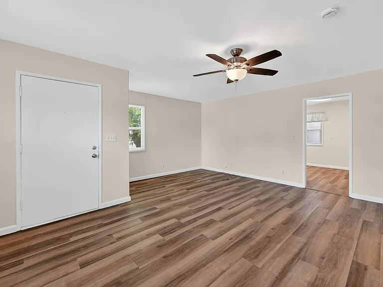 1737 Jacaranda Pl — Photo 6