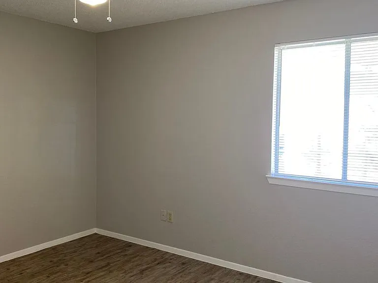 510 Willowbend Cv — Photo 10