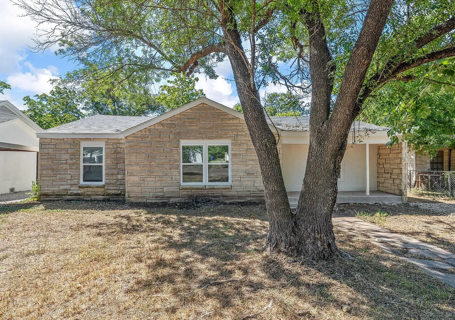 3 bed, 1600 sqft, $1,725 — Photo 1