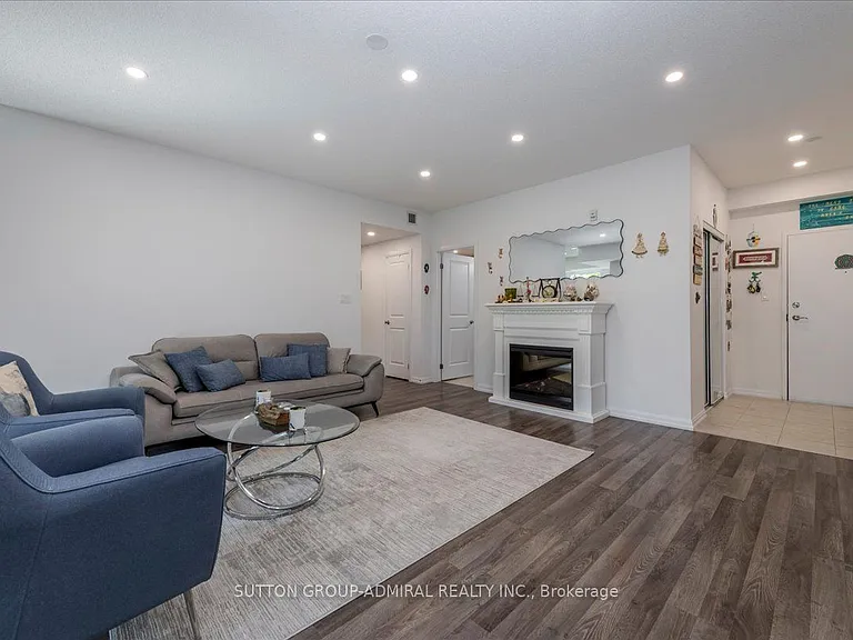 302 Essa Rd #418 — Photo 7