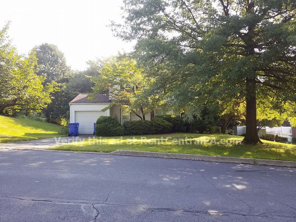 2nd image of 550 Cardinal Dr