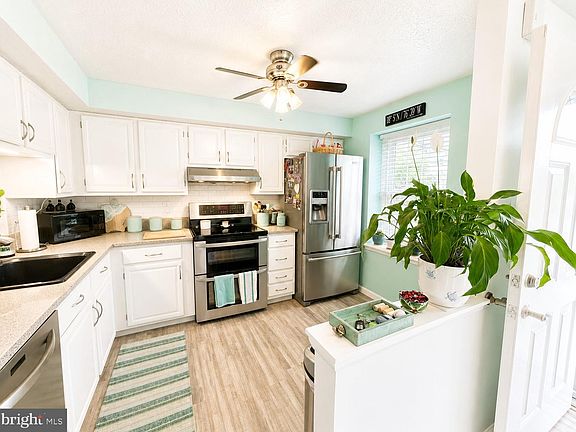 4th image of 1 Farmcrest Ct