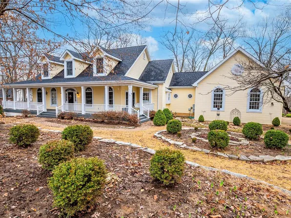 3939 Indian Ridge Ln, Defiance, MO 63341
