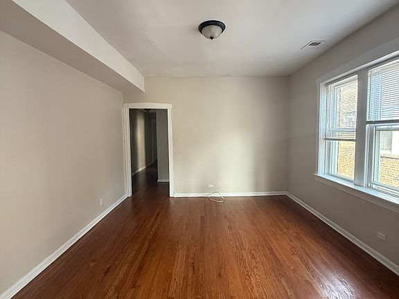 3rd image of 4453 N Hamlin Ave #3A
