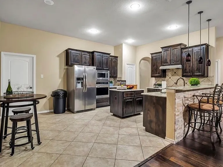 1410 Majestic Meadows Dr — Photo 12