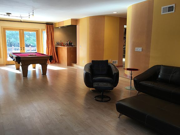 3rd image of 18 Aspen Dr