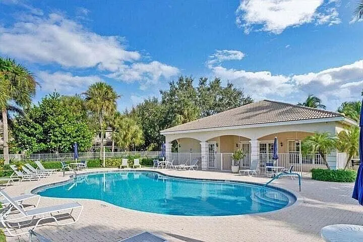 2 bed, 2.5 bath, 1104 sqft, $2,300 — Photo 4