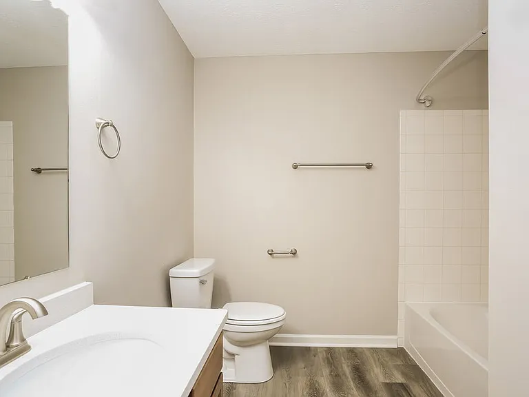 804 Zeller Dr — Photo 16