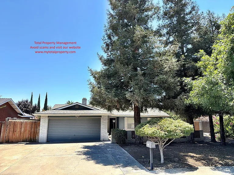 1335 W Evergreen Ct — Photo 1