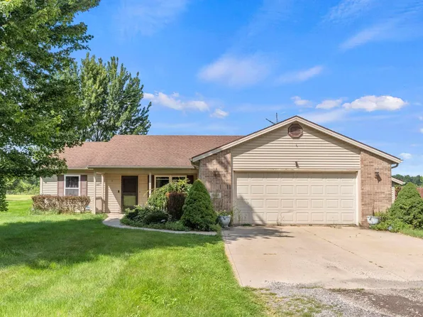 1945 E 700 S, Wolcottville, IN 46795