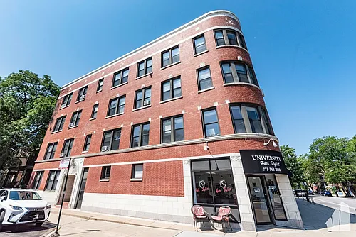 5704 S Harper Ave #305 Photo 1