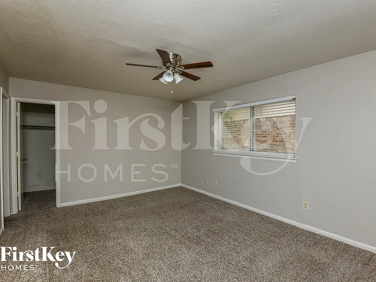 4912 Sandalwood Ln — Photo 10